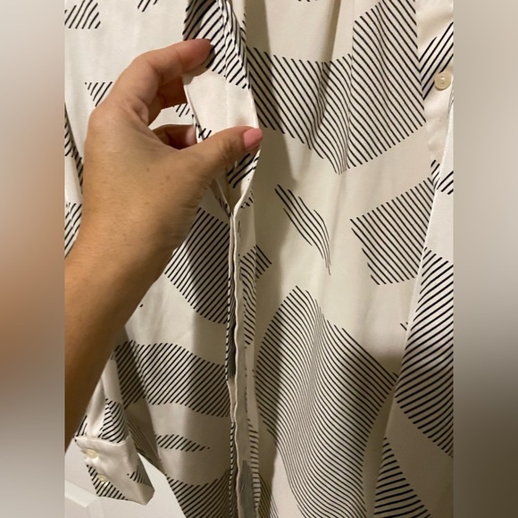 Set of two Button-Up Shirt H and  M, and Worth - Picture 11 of 16